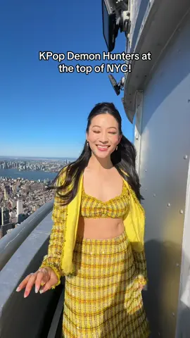 IT’S A TAKEDOWN @Kpop Demon Hunters Netflix #empirestatebuilding #newyork #nyc #kpopdemonhunters #kpop @Netflix 