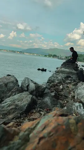 Siapkan iklas yang luas untuk segala harapan mu #toba #danautoba #pelabuhanbalige #fyppppppppppppppppppppppp #fyp #solotravel #traveling #danautobasamosir 