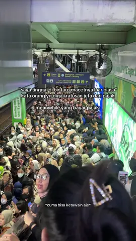makanyee kalo masuk jam 9 berangkat jam 7. situ kan naik mobil, ga desek-desekan.