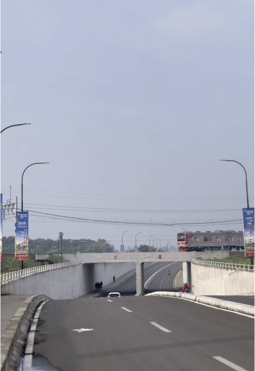 Vibess Pagi Giantara Serpong ☕️🍃 #tangerang #kabupatentangerang #giantara #infotangerang #cisauk #tangerang #krl #underpass #kereta ##suasana #pagi #fyp #fypage #fypシ゚viral 