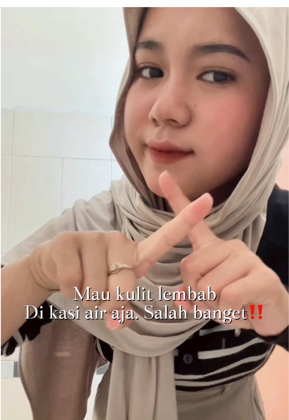 Ngelembabin kulit pake air tuh salah banget guys ❌#grwm☘️ #handcreammini #handcream 