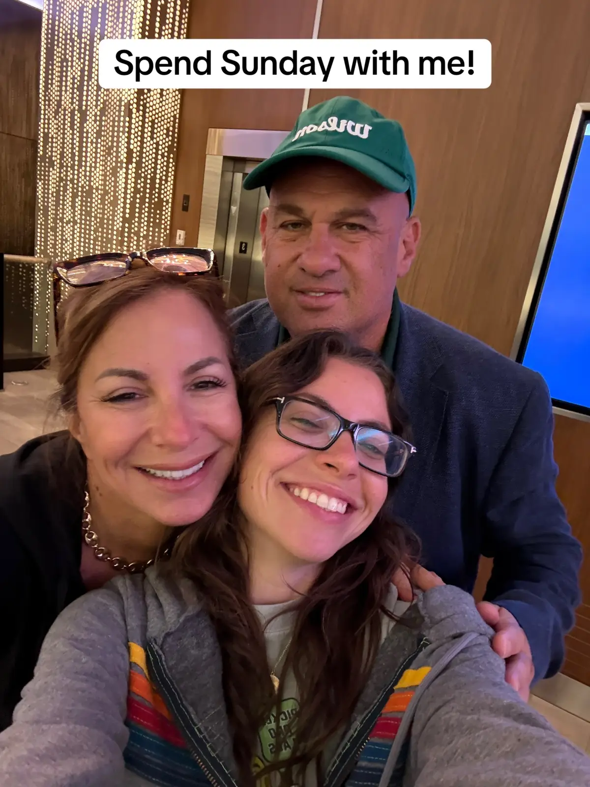 We flew from Florida to nyc for the MLP pickleball finals!! It was a very long day, and now I’m in bed watching my new show animal kingdom, anyone else watch it?!