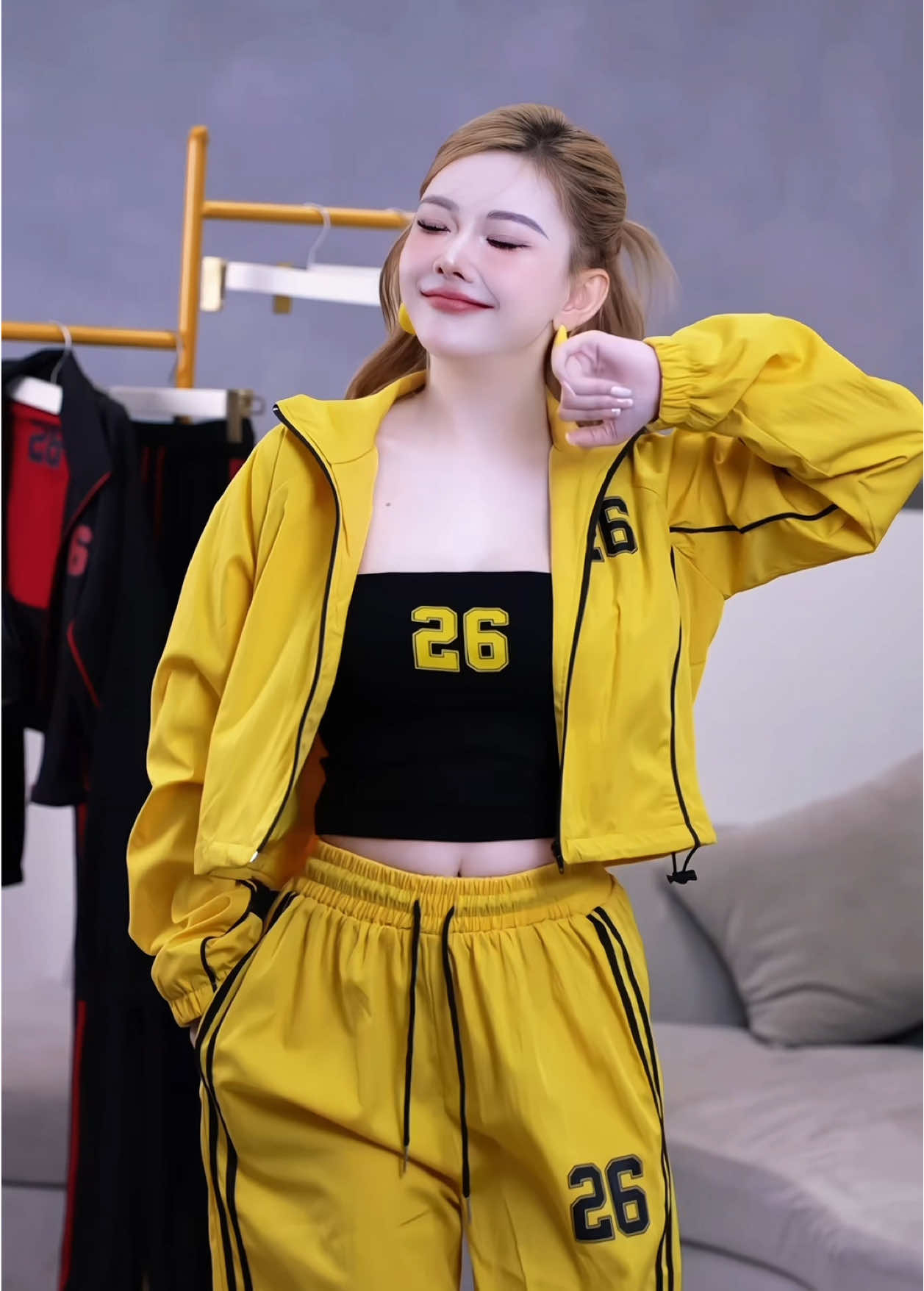 “Mặt trời lên rồi, còn anh thì sao… đã dậy để thích em chưa?” 🥰 @Phương Hà Thảo đồ xinh #PhuongHaThaoshop sẵn #xuhuong #xuhuongtiktok #phtmacgi 