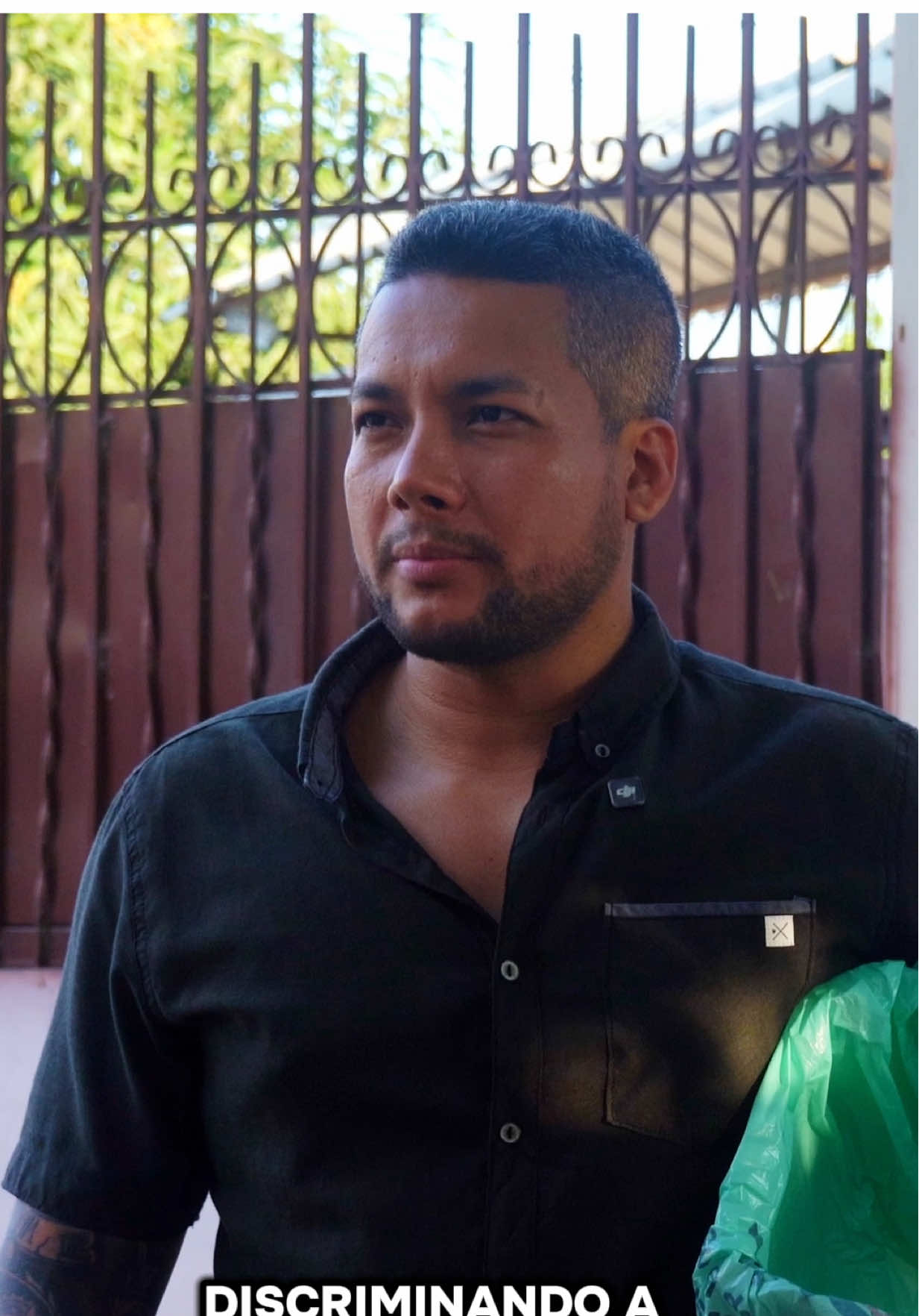 Guardo su dinero en la basura y lo perdió #videosviral #parati #drama #novelas #reflexiones 