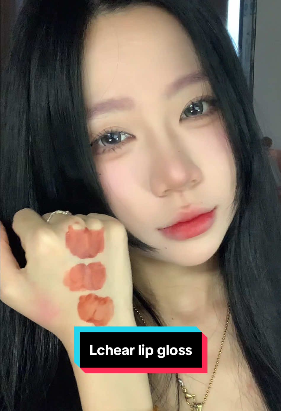 Màu 2 với màu 1 siêu xinh mà dễ dùng lắm lunnn 🫶🫶🫶🫶 #makeup #lchear #lchearlipgolss #lipgloss 