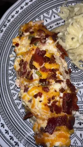 My daughters absolute favorite meal. #fyp #dinner #chickendinner #motherhoodunplugged #simpledinner 