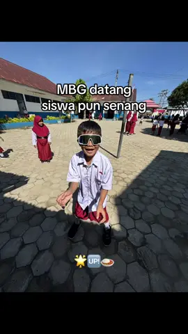 info menu hari ini ? #fotolive #livephoto #makanbergizigratis #mbg #prabowo 