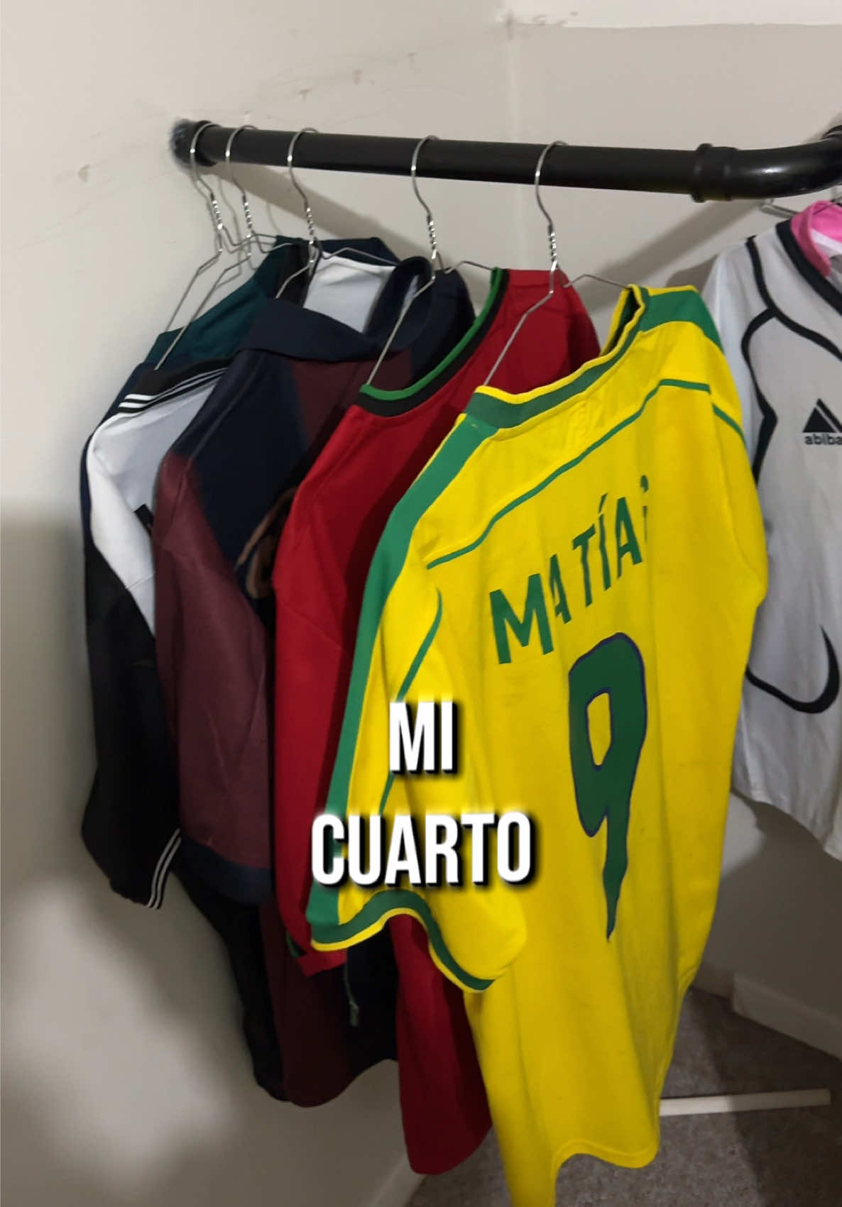 Falta muy poco para terminar mi setup 😱😱😱🥵🥵❤️‍🔥🐍 #bluelock #oliveraiku #cosplay #anime #futbol 