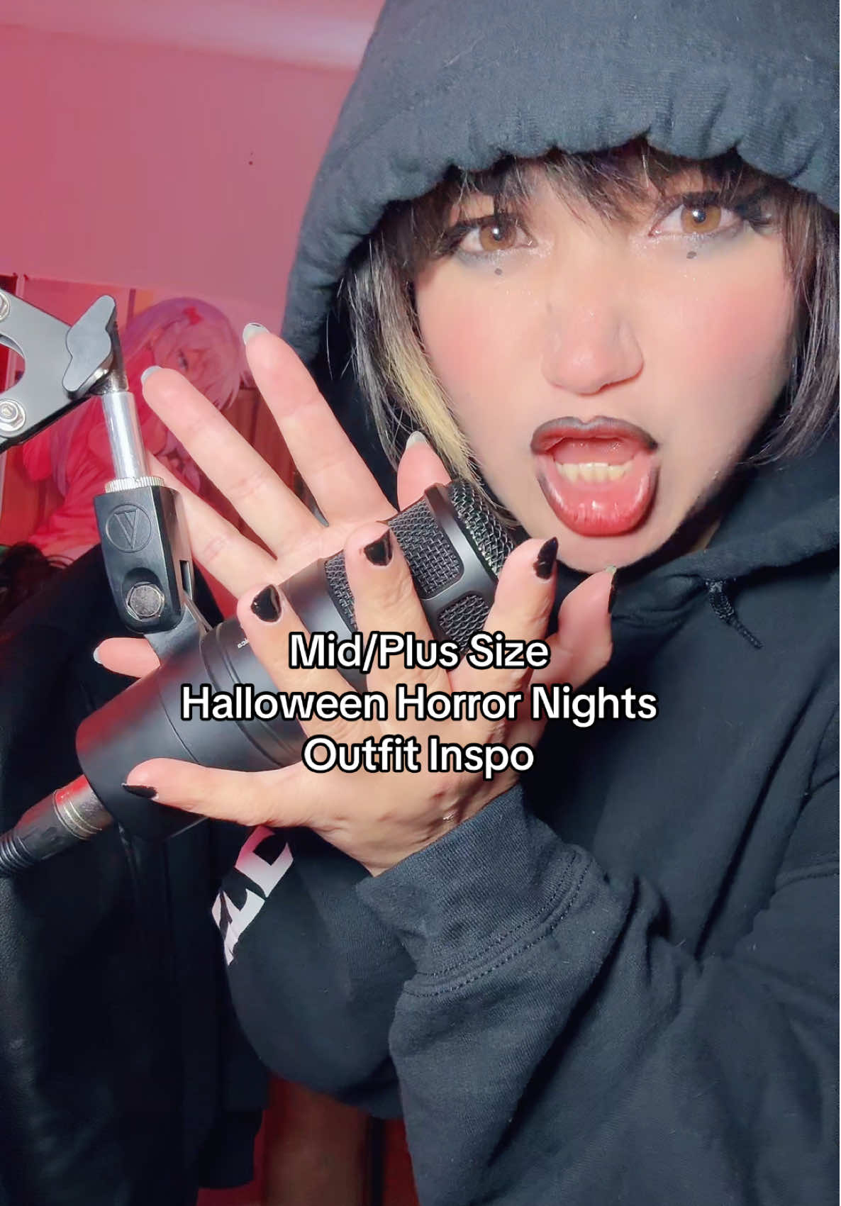 Part 2 | A casual Halloween Horror Night outfit idea for a long night in the fog 😜 #halloweenhorrornightsorlando #hhn34 #hhnoutfit #themeparks 