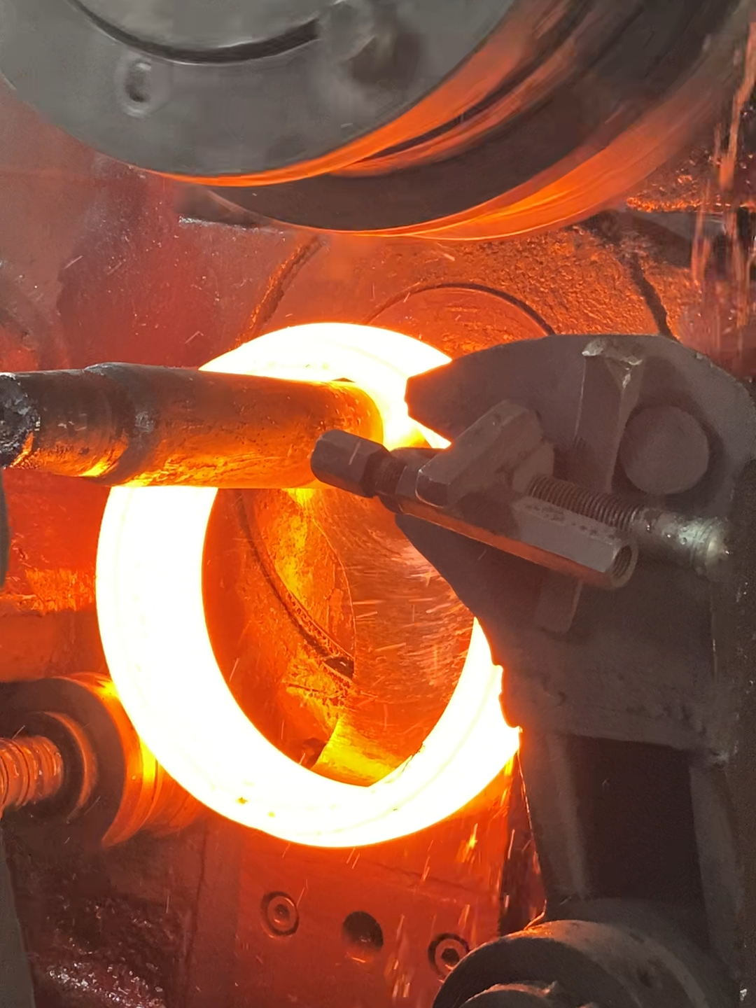 Inside the factory How Blacksmiths Forge Bearings from Steel Blocks  #process #machine #forging #blacksmith #factory