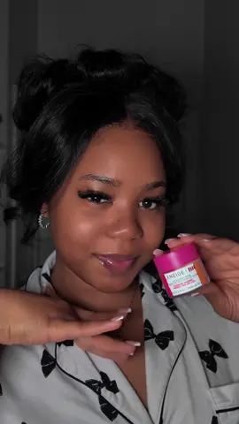 the sweetest way to end my night 💕🧖🏽‍♀️ would you try this lip mask from @laneige_us x @BaskinRobbinsUS? #laneige_us #laneigenextgen_challenge #nightroutine #skincare #laneige 