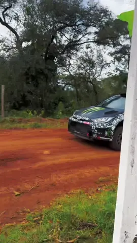 Por fin 🙃 ya me estaba aburriendo. . . . . .#fypシ゚ #car #rallycar #supercar 