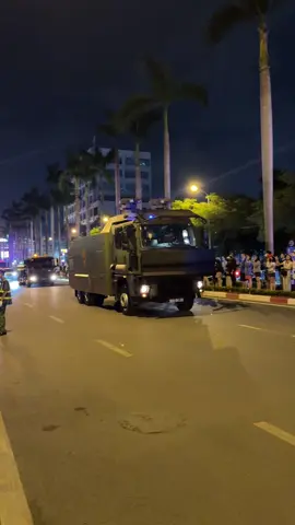 Qua đổi view lên nhà ông bà ngoại xem dàn xe khi tài siêu hoành tráng. Nghe lời cảm ơn của các chú mà ấm lòng Sát giờ mới ra mà chỗ đứng siêu thoáng siêu cận cảnh , trộm vía 💕 #a80 #xuhuong2025 