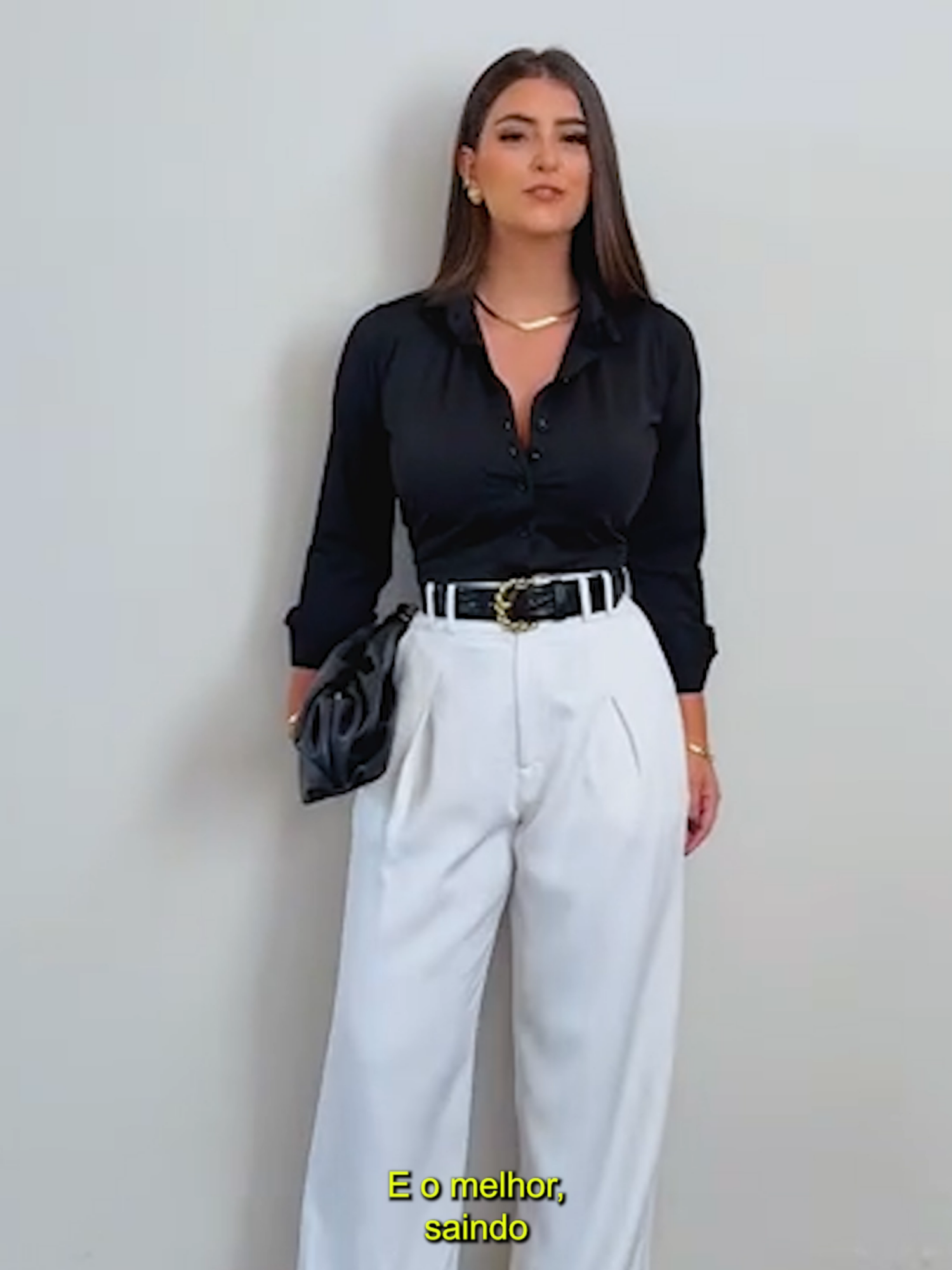 Camisa Lisa Social | Elegância sem esforço! Corte perfeito, tecido leve e caimento que valoriza o corpo sem marcar. Combina com calça jeans, alfaiataria ou saia. Ideal pra trabalho e rolê! Tá viralizando e vendendo muito — garanta a sua agora! #beleza #modafitness #tiktokshop