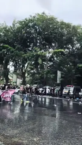 Demo DPR 25 Agustus: Suara Rakyat Memanas di Jakarta! #DemoDPR #25Agustus #JakartaHariIni #BeritaViral #BeritaTerkini 