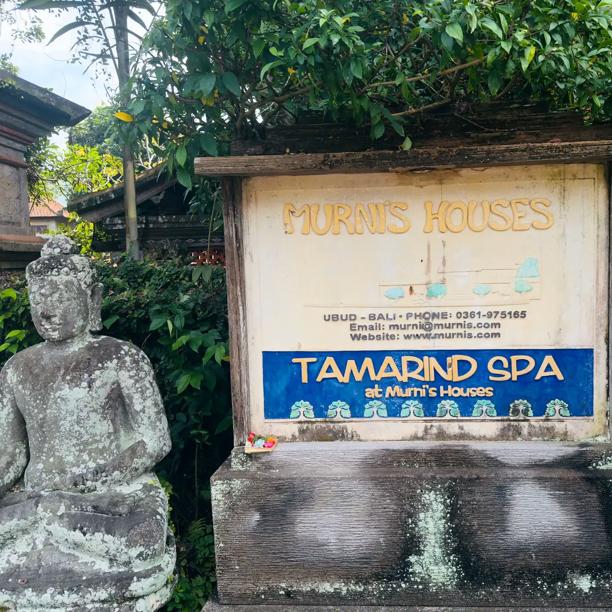 Murni's Houses & Spa, Ubud, Bali          T  One of the best small hotels in the world ❤  ⏰️ 24 hours  📍 Another day in paradise.   Travel & Hospitality Awards UK: Murni's Houses & Spa is Winner of Boutique Hotel of the Year in Bali, 2021 Winner of UK Luxury Travel Award 2023/24: Murni's Houses & Spa is Winner of Wellness Hotel of the Year, Indonesia, 2023/24 Central, comfortable, artistic, boutique hotel with Award-winning Tamarind spa, and a lovely, tropical garden full of stonecarvings, fountains and flowers.   @wonderfulindonesia . . . . .  #ubud #Foodie #breakfast #foodporn #wanderlust #indonesia #honeymoon #thebalibible #explorebali #exploreindonesia #exploreubud #ubudresort #ubuddestination #ubudhotel #beautifuldestinations #beautifulhotels #explorebali #balilivin #360bali #bestinbali #thebaliguru #baliinteriors #balidaily  #wonderfulindonesia  #legendaryhotelubud #ubudbali #bali #baliculture #book #authenticbali 