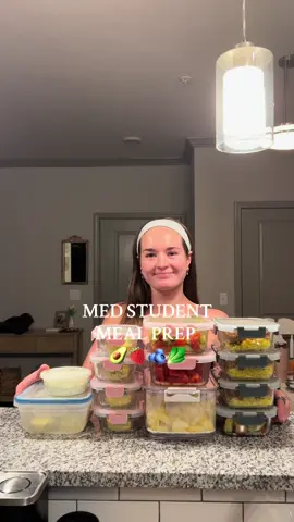 Back with another student-friendly meal prep week!!!! 🥑🍓🍍🥒  This week’s menu ⬇️⬇️⬇️ Egg Bites: -6 eggs -1cup cottage cheese  -1 bell pepper  -1 handful spinach -feta cheese -red pepper flakes  -s&p + whatever seasonings you like Turkey Meatballs: -1lb ground turkey -1 egg -1/4c breadcrumbs -1/4c feta cheese -1/4 red onion  -2T fresh dill Brown, then 10minutes 350F Tzatziki sauce: -1/2 cup nonfat Greek yogurt -1/4 shredded cucumber (squeeze out moisture with paper towel) -1T fresh dill -1T lemon juice  -1/2T olive oil -1tsp minced garlic #mealprep #medstudent #medschool #recipes #healthydinner 