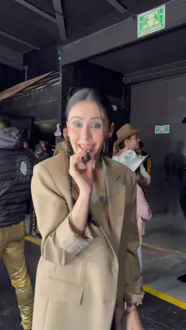 Estamos en la gran final de @PASE A LA FAMA !!  Nervios, emoción es solo de lo que se puede percibir en el foro de @Telemundo . 🤠 ¿Quién ganará? ¿Quién será el ganador de tan prometedor sueño?  Vayamos a ver la final juntos.  @TelemundoRealities  #Hybelatinamerica #AD