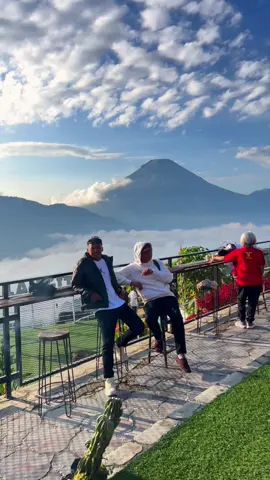 best view sunrise & lautan awan😍😍 📍pintu langit sky view #dieng #pesonaindonesia #wisatawonosobo #pintulangitskyview #wonosobo 