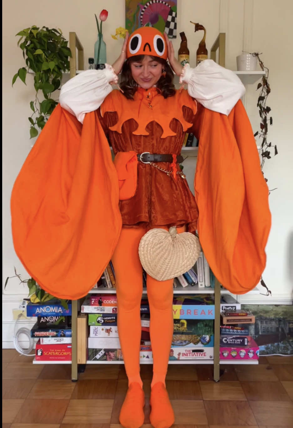 Replying to @emilylimeeee  Anatomy of a 15th century fish 🐡 Do people wanna see deep dives on individual pieces? I do love me a show and tell! But seriously thank you to everyone for your kind words about my Steve garb! I’m blown away by the response this past week! I love that this silly little French fish can bring us all together :) #stevelepoisson #medievalsteve #medievalcosplay #bristolrenaissancefaire #historicalcostume 