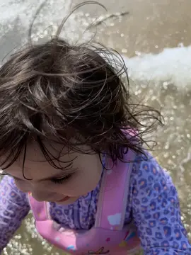 Fun beach day #toddlersoftiktok #ocean #beachday #MomsofTikTok #havingfun 