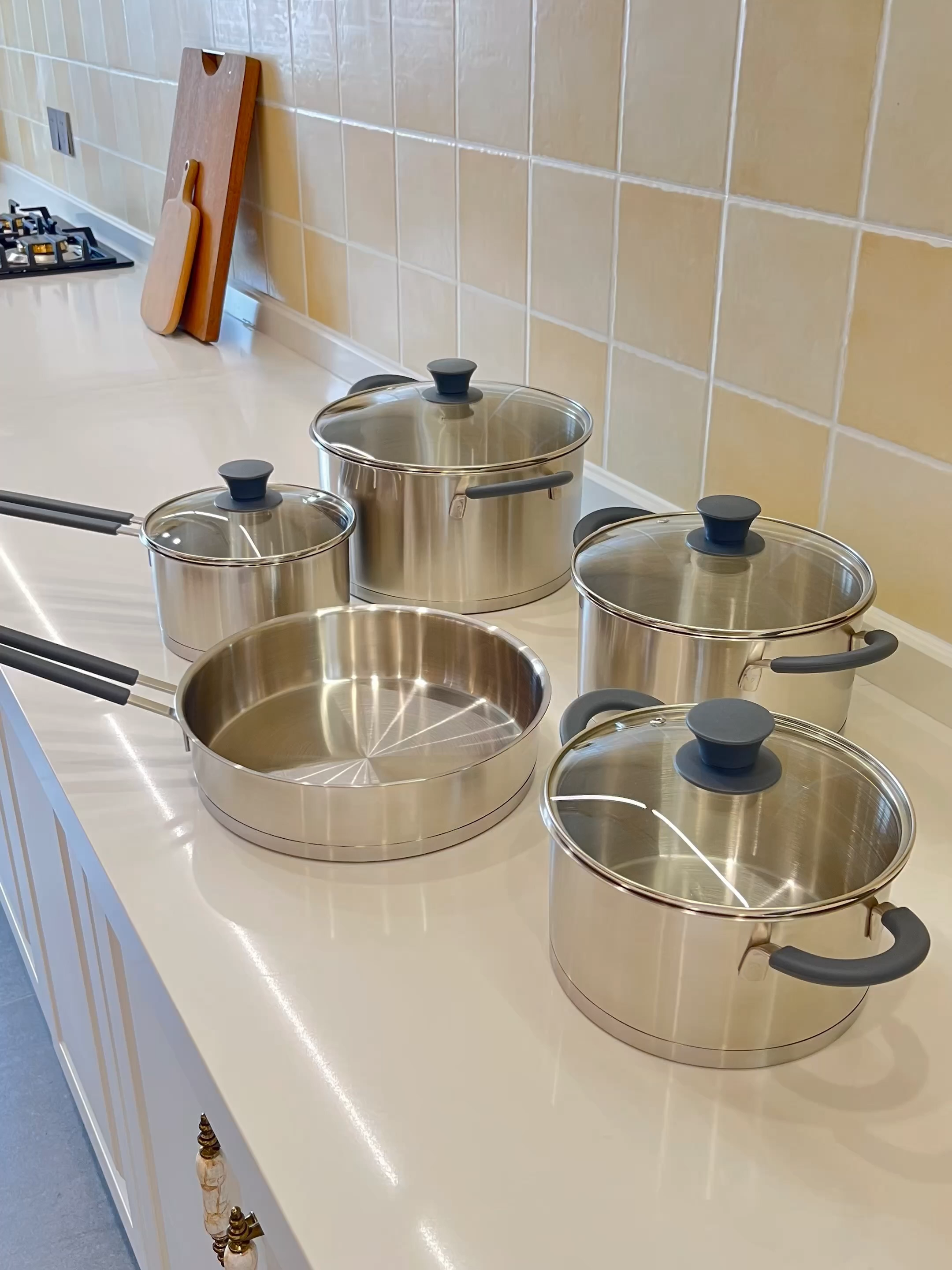 Even novice cooks can stir-fry elegantly! #LifeAesthetics #kitchenessentials #blackkitchen #KitchenHacks #cookingathome #tiktokmademebuyit #kitchenrenovation #cookingset #foodtiktok #homecooking #stainlesssteel #nontoxic #wintop #kitchen #factory #wholesaler #kitchenhack #fpy #cookware #cookwareset