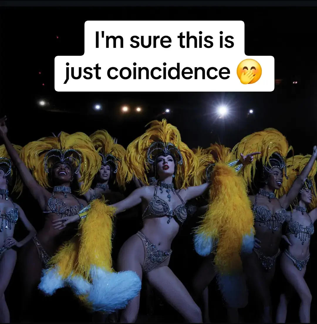 and don't get me started on the fingers she's holding up 🤭 #taylorswift #ts12 #swiftie #swifttok #karma @Audrey @V_Swiftie_ 