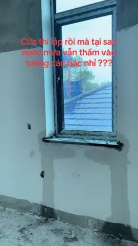 Mới mưa nhẹ nhẹ mà đã thấm thế này rồi 