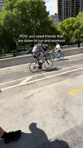 All types of friendships #workoutsunday #runninginchicago #fyp #friendshipgoals #friendsrunningtogether 