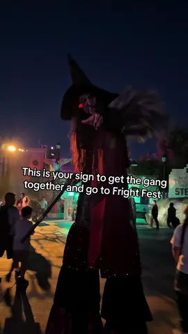 What are you doing this Halloween SZN? . . . . . . . . . . . @Six Flags Magic Mountain #frightfestsixflags #sixflags #sixflagsmagicmountain #halloween #hauntedhouse