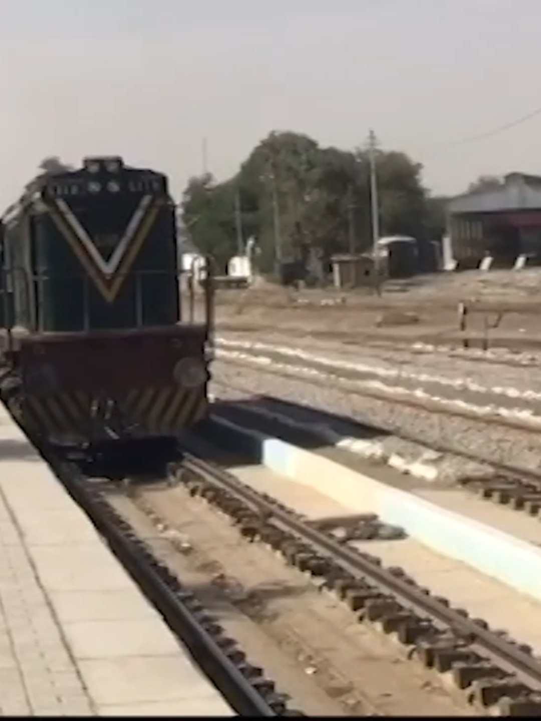 کوئٹہ سے پشاور جانے والی جعفر ایکسپریس کی سروس 2 روز کے لیے منسوخ، ریلوے حکام #GeoNews #whattowatch