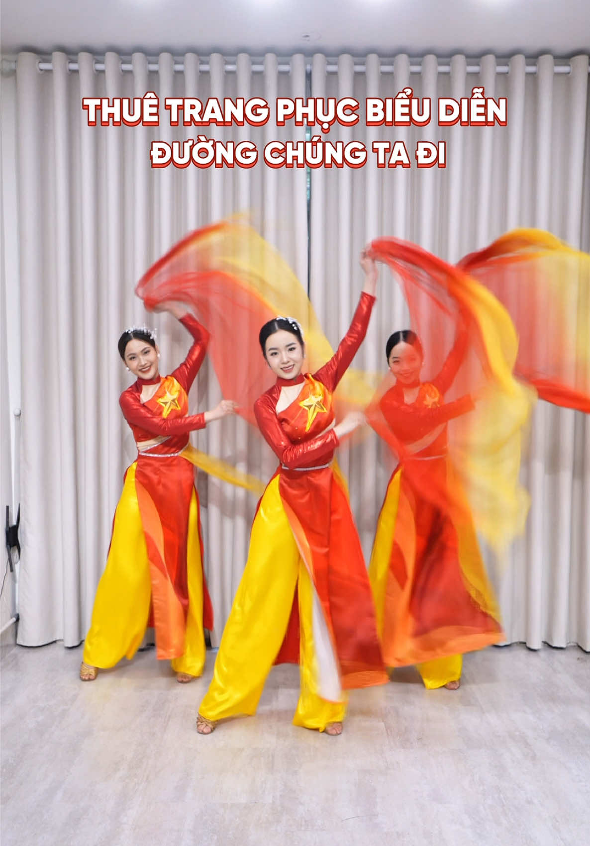 Trang phục và đạo cụ lụa loang ombre cho ca khúc kinh điển “Đường chúng ta đi” 🇻🇳 Các bạn cần tư vấn trang phục cho ca khúc nào bình luận để Fevery biết nhaa #fevery #trangphucbieudienfevery #trangphucbieudienhanoi #tpbdhanoi #fyp 