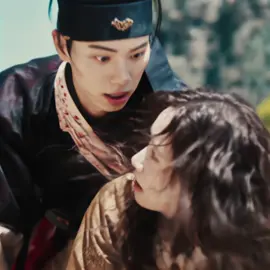 they are addicted together.       scenes: @taemu.ae and me!  #BONAPPETITYOURMAJESTY #LEEHEON #YEONJIYEONG #SEOPHYO  Copyright Ⓒ TVN. All rights reserved.