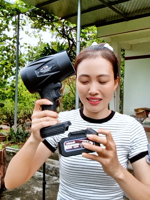Trả lời @user6313027157910 chỉ với 295 ngàn là anh chị em mình có ngày một bộ máy thổi bụi hỗ trợ vệ sinh sân vườn nhà cửa tiện lợi nhanh chóng#thanmaythoibui #maythoiphanlucbfj #thanmaythoibuicamtay #phamha2 