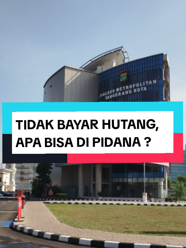 TIDAK BAYAR HUTANG, APA BISA DI PIDANA ? Secara umum tidak membayar hutang bukanlah tindak pidana, melainkan perkara perdata. Jika seseorang berhutang lalu tidak membayar, itu dianggap wanprestasi (ingkar janji) dalam hukum perdata. Penyelesaiannya melalui gugatan perdata ke pengadilan, atau melalui penagihan/debt collector sesuai aturan. KECUALI ada unsur penipuan atau perbuatan melawan hukum sejak awal, misalnya: 1. Berhutang dengan menggunakan identitas palsu. 2. Sengaja tidak berniat membayar sejak awal. 3. Mengalihkan atau menyembunyikan barang jaminan. 4. Melakukan tipu muslihat sehingga kreditur dirugikan. Dalam kondisi itu, bisa dikenakan pasal pidana, seperti Pasal 378 KUHP Penipuan dan Pasal 372 KUHP Penggelapan. #pengacara #pengacarahesa #hesalawfirm #fyp #viral 