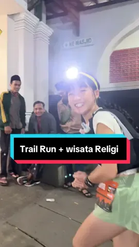 Track trail run kali ini, melewati mesjid dan makam. Jam 12 malam, masi rame dan ada yg beribadah, jangan lupaa menyapa kaka kaka yg adaa 🫶🏼 Mesjidnya besar dan super bersih!  Letsgo ke puncak gunung muria! • #trail #trailrun #kudus #jateng #muria #gunungmuria #lari #utmm #30km #itra 