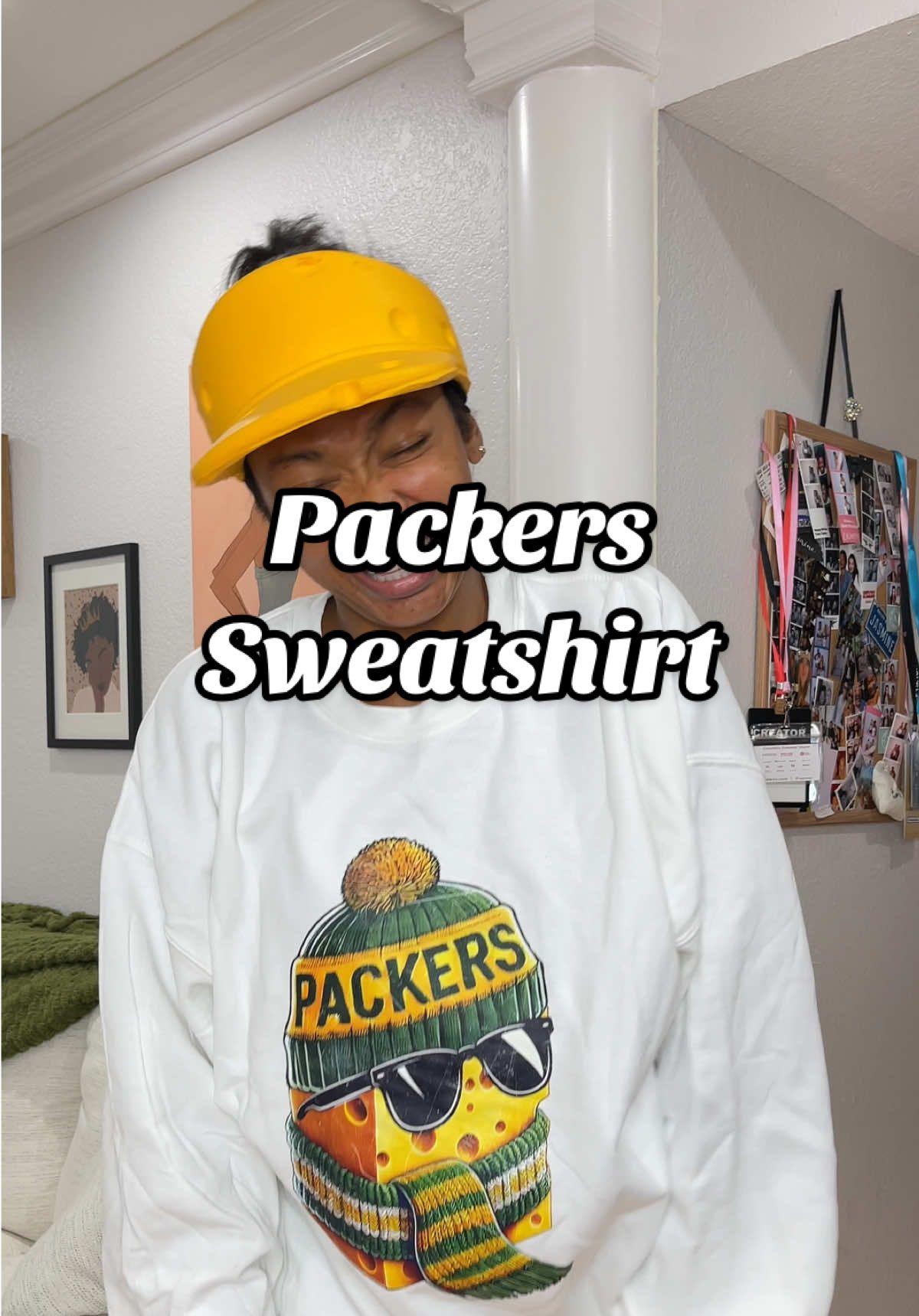I loveeee it 😭😭😭🫶🏾  #nflfootball #greenbaypackers #footballsweatshirt #packers #cheesehead 
