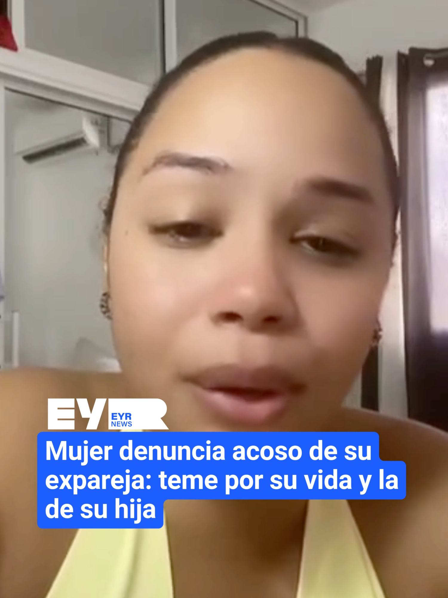 Una joven identificada como Rubi Binet denunció públicamente que es víctima de un acoso constante por parte de su expareja, Francisco Javier Pichardo, situación que —asegura— le ha provocado un fuerte daño psicológico y un estado permanente de miedo. En un video compartido en redes sociales, Binet relató entre lágrimas que el hostigamiento se manifiesta a través de cartas, llamadas y persecución, lo que ha generado temor tanto por su vida como por la seguridad de su hija. “Vivo con miedo, no puedo tener paz, temo por lo que pueda pasarme a mí y a mi niña”, expresó la denunciante, pidiendo a las autoridades que tomen medidas para garantizar su protección. Vídeo: fuente externa. Leer más 👉eyr.com.do #EyRNews #denunia #acoso