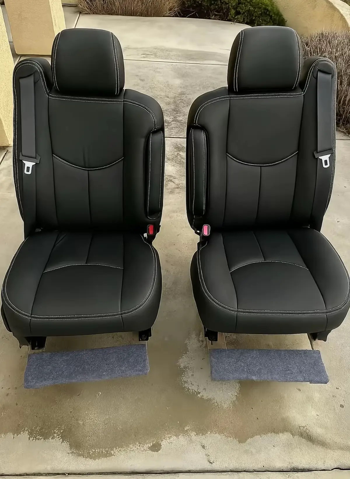 GM LEATHER SEATS 2000 - 2006 (black) $500