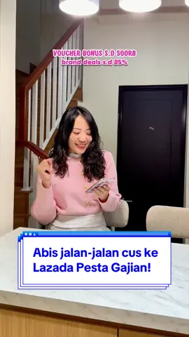 Jalan-jalan is fun until @Lovita Lim pulangnya lupa belum belanja apa-apa 😭 Untung HARI INI ada #LazadaPestaGajian sampe 27 Agustus jadi bisa pake Voucher Bonus s.d. 500 Ribu & Brand Deals s.d. 85%!