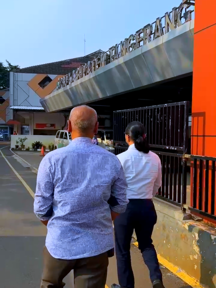 Seorang pasien terpaksa kehilangan kedua tangannya setelah diduga adanya kelalaian medis yang dilakukan oleh tenaga medis di salah satu rumah sakit yang berada di kabupaten Tangerang #rumahsakit  #tenagamedis  #kemenkes  #dinkes  #dokter 