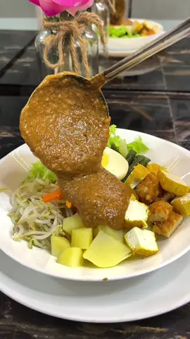 Resep bumbu Gado-Gado ala Surabaya : • 2 SDT  Bawang Putih Bubuk • 2 SDT  Cabe Bubuk • 1 Kelereng Asam Jawa (tanpa biji) • 1 SDT Petis Udang • 100 Gr Gula Merah • 1 SDM Gula • 1 1/4 SDT Garam • 150 Gr Kacang Goreng • 75 Gr Kentang Rebus • 1 SDM Kecap Manis • 500 ml Air Panas • 65 ml Santan Instan Semua bahan dihaluskan barus dimasak sampai tanak  #fyp #fyppppppppppppppppppppppp 