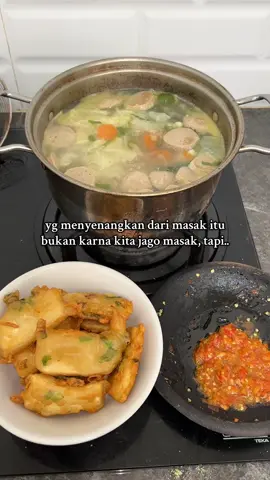 sup bakso, tahu goreng dan sambal bawang perpaduan yg pas🥰                                                     #masakanrumahan #fypage 