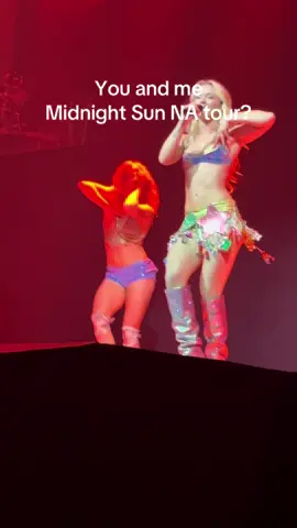 #tatemcrae #zaralarsson #midnightsun #misspossesivetour #montreal 