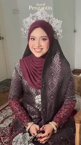 Behind the scene pun korang boleh nampak betapa senangnya nak pakai Bawal ni ! Banyak jimat masa sungguh ni ! 😍 Btw CC nak puji #QueenCc yang ni sebab dia cantikkk sangat ! Especially bila dia gayakan warna bold macam Burgundy ni ! Tahniah awak ! CC doakan semoga ikatan ni sentiasa membawa keberkatan untuk semua ! 🫶🏻 Macam tu jugak dengan @Hijabbydee ! CC nak ucapkan ribuan terima kasih sebab sudi gayakan #QueenCC ni ! ❤️
