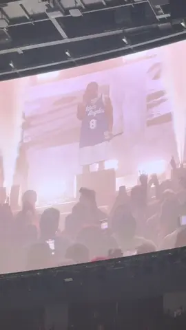 This is how he ended the night ; when I was younger I always assumed the was about Ashanti - Nelly - 5.0 #Wherethepartytour 