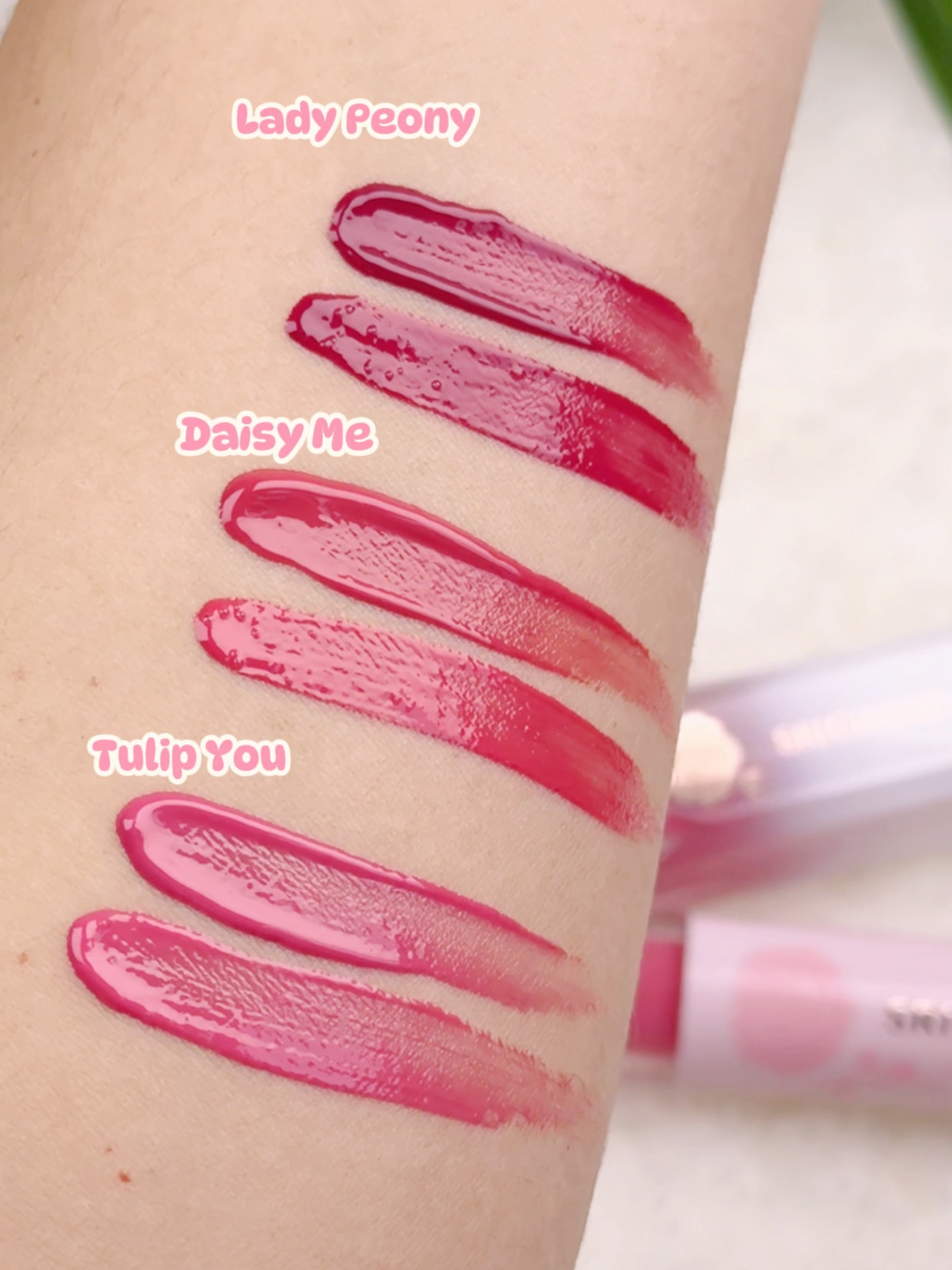 🌸ใหม่! SRICHAND Floral Lip Gel #ลิปเจลไฮยาศรีจันทร์ สีฮิตจากลิปไฮยาตัวดัง! คัดมาแแล้ว 04 = 01 LADY PEONY 05 = 02 DAISY ME 06 = 03 TULIP YOU ⭐️ ล็อกความชุ่มชื้นยาวนาน 8 ชั่วโมง* ⭐️ สารสกัด Hydro Hya และ Collagen จากญี่ปุ่น ช่วยบำรุงริมฝีปากให้แลดูอวบอิ่ม ⭐️ สีแนบสนิทกับริมฝีปาก ติดทน ไม่ติดแมสก์ #SRICHAND #LipGelHya #ลิปเจล#ศรีจันทร์ #lipstick #beauty #hyacollaliptint #ลิปไฮยาโกลว