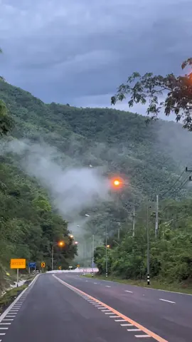 หลงรักบรรยากาศแบบนี้🫶🏻⛰️#จุดชมวิวสะพานห้วยตอง#หล่มสักเพชรบูรณ์#ขับรถเที่ยว#วิวธรรมชาติ#tiktokพาเที่ยว 