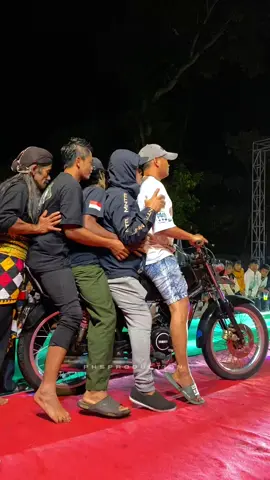 Salah Satu Atraksi di Jathilan TMB.. 🔥🔥🔥🔥