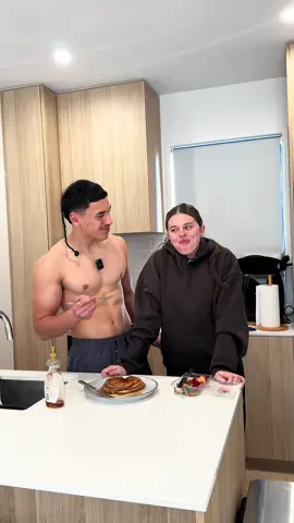 Making protein pancakes for @Malia Brown 🥞 Honestly think these tasted so good purely because of how good the Vanilla ISOPEPT protein tastes 😋🔥 USE CODE “ROACHEE” @ehplabs FOR $ OFF YOUR NEXT ORDER FOR SUPPLEMENTS  #explorepage #nz #bulkingseason #proteinpancakes #food 